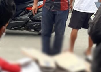 Truk Pengangkut Pasir Lindas Pengendara Motor di Jalan Raya Serang-Cilegon, Satu Orang Meninggal Dunia.. 1 Truk Pengangkut Pasir Lindas Pengendara Motor di Jalan Raya Serang-Cilegon, Satu Orang Meninggal Dunia..