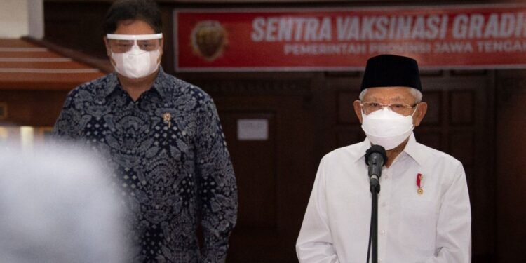 Wakil Presiden dan Menko Airlangga Tinjau Langsung Sentra Vaksinasi di Semarang