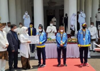 Raih Medali di PON XX Papua, Bupati Serang Guyur Para Atlet dengan Bonus 9 Raih Medali di PON XX Papua, Bupati Serang Guyur Para Atlet dengan Bonus