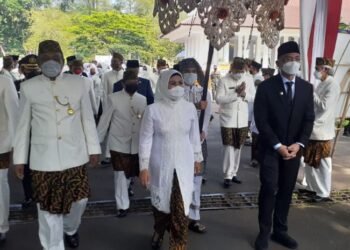 Mengenal Baju Adat Serang yang Digunakan di HUT Kabupaten Serang ke-495 10 Mengenal Baju Adat Serang yang Digunakan di HUT Kabupaten Serang ke-495