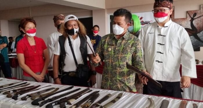 Vaksinasi MPI Tarik Perhatian Bupati Bandung, Usai Divaksin Warga Bisa Cuci Mata Saksikan Pameran