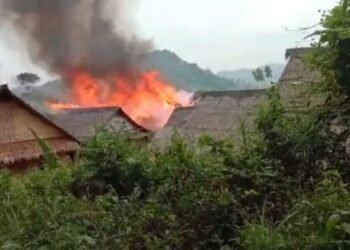 Belasan Rumah Warga Baduy Dalam Kebakaran, Kerugian Tembus Rp800 Juta 2 Belasan Rumah Warga Baduy Dalam Kebakaran, Kerugian Tembus Rp800 Juta