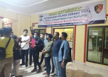 Perempuan Korban Pelecehan Oknum Ketua Presma Untirta Datangi Polresta Serang