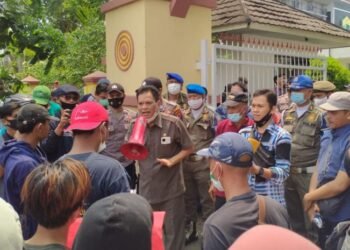 Temui Pendemo Program Penanganan TPAS Cilowong, Simak Jawaban dari Sekda Kota Serang Ini
