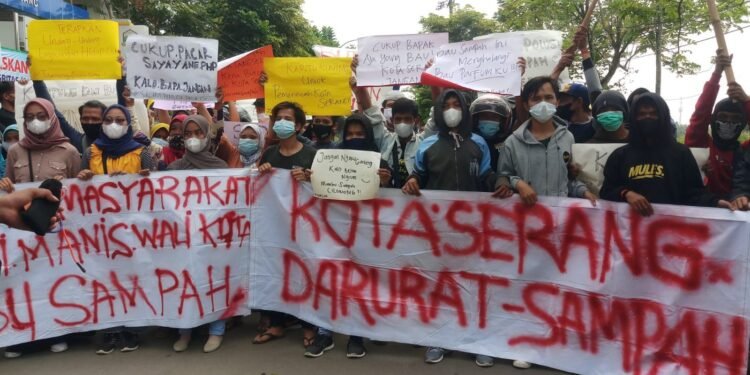 Ada Gejolak Protes Sampah di Cilowong, 105 Ton Sampah Numpuk Tak Terangkut 1 Tagih Janji Soal Penanganan TPAS Cilowong, Warga Geruduk Kantor Walikota Serang