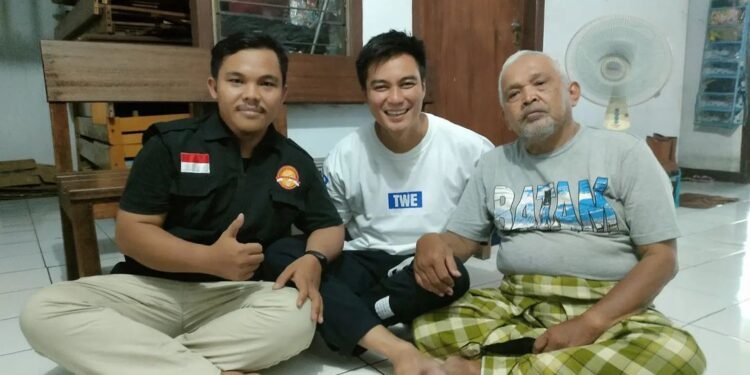 Baim Wong Akhirnya Minta Maaf Langsung ke Kakek Suhud, Warganet Komentari Foto Kakek Pasang Muka Masam
