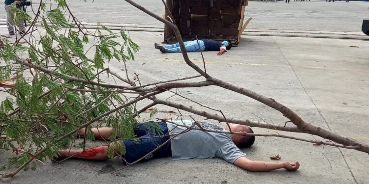 Tsunami Setinggi 3,6 Meter Terjadi di Selat Sunda, Korban Dievakuasi oleh Kapal Perang TNI AL dan Helikopter 1 Tsunami Setinggi 3,6 Meter Terjadi di Selat Sunda, Korban Dievakuasi oleh Kapal Perang TNI AL dan Helikopter