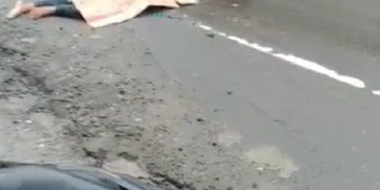 Pemotor Asal Serang Tewas Dihantam Mobil Tangki Pertamina di Rangkasbitung 1 Pemotor Asal Serang Tewas Dihantam Mobil Tangki Pertamina di Rangkasbitung