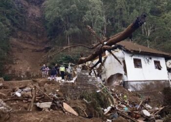 Gempa Disusul Longsor Terjang Bali, Akses Jalan Masih Tertutup 3 Gempa Disusul Longsor Terjang Bali, Akses Jalan Masih Tertutup