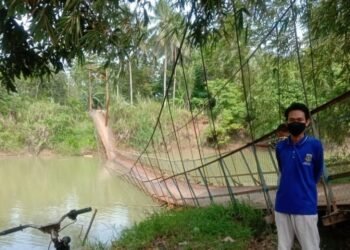 Brakkk... Jembatan Gantung Penghubung Dua Desa di Pandeglang Ambrol