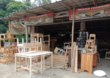 Furnitur Jati Belanda Laris Manis di Toko Usaha Mandiri