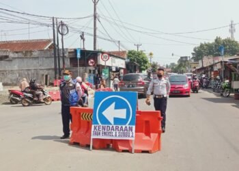 Truk dan Tronton Dilarang Masuk Jalan Menuju Rangkasbitung, Ini Alasannya 4 Truk dan Tronton Dilarang Masuk Jalan Menuju Rangkasbitung, Ini Alasannya