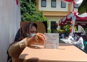 Viral, Warga Desa Pasirlancar Pandeglang Diduga Bakar Kertas Surat Undangan Pilkades 3 Viral, Warga Desa Pasirlancar Pandeglang Diduga Bakar Kertas Surat Undangan Pilkades