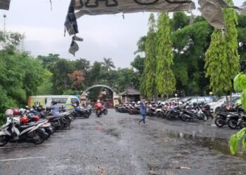 Tak Lagi Gratis, Kini Parkir di Disdukcapil Kota Serang Tarif, Motor Rp1.000 dan Mobil Rp2.000