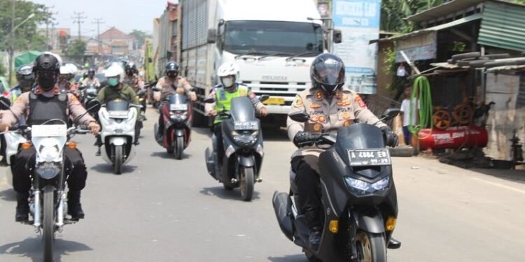 Naik Motor, Kapolres Serang Keliling Cek Kesiapan Pilkades Serentak