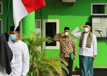 Pimpin Upacara Hari Santri Nasional, Sanuji Ajak Santri Berdaya 7 Pimpin Upacara Hari Santri Nasional, Sanuji Ajak Santri Berdaya