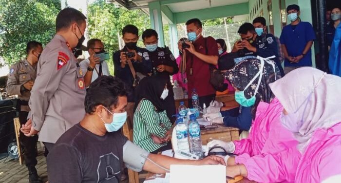 Keliling Kabupaten Lebak, Kapolda Banten Pantau TPS dan gerai Pelayanan Vaksinasi 1 Keliling Kabupaten Lebak, Kapolda Banten Pantau TPS dan gerai Pelayanan Vaksinasi