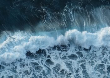 Ombak Raksasa Hadang Perairan Selat Sunda dan Utara Banten, Kapal Kargo dan Pesiar Bisa Terbalik! 8 Ombak Raksasa Hadang Perairan Selat Sunda dan Utara Banten, Kapal Kargo dan Pesiar Bisa Terbalik!