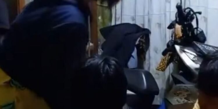 Satu Keluarga Tertipu Ivan Gunawan Sampai Kesurupan? Ini Faktanya