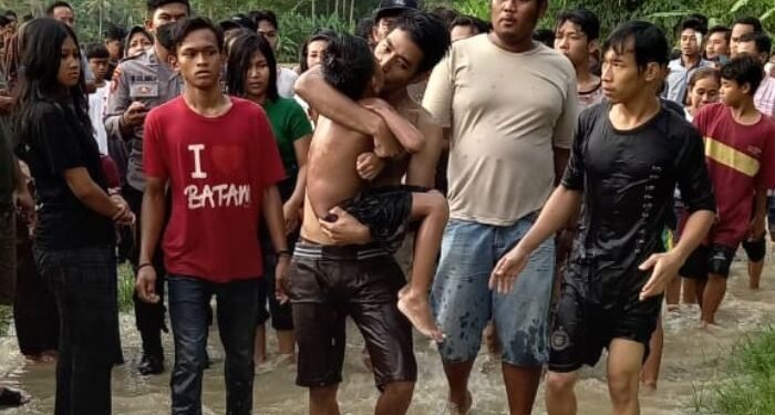 Tenggelam 4 Jam di Sungai Berarus Deras, Bocah 4 Tahun Ini Berhasil Selamat, Begini Kisahnya..