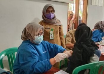 Warga Dua Desa di Patia Disuntik Vaksin Covid-19
