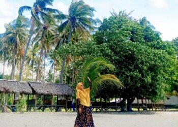 Pantai Kelapa Jangkung Sediakan Fasilitas Kolam Renang Air Laut