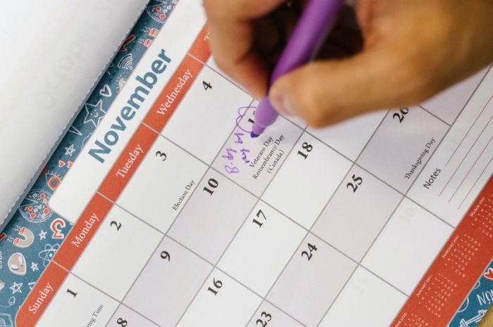 Daftar Hari-hari Besar Nasional dan Internasional di Bulan November 2021: Hari Pahlawan, Hari Ayah, HUT PGRI 2 Daftar Hari-hari Besar Nasional dan Internasional di Bulan November 2021: Hari Pahlawan, Hari Ayah, HUT PGRI