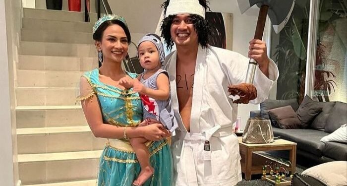 Vanessa Angel dan Suami Meninggal dalam Kecelakaan, Netizen: Pasangan Sehidup Semati 1 Vanessa Angel dan Suami Meninggal dalam Kecelakaan, Netizen: Pasangan Sehidup Semati