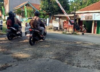 Ada Proyek Penggantian Bantalan Rel, Jalan di Kota Cilegon Rusak-rusak 4 Ada Proyek Penggantian Bantalan Rel, Jalan di Kota Cilegon Rusak-rusak