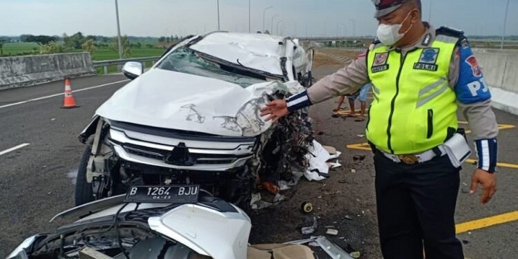 Vanessa Angel dan Suami Dikabarkan Meninggal Dalam Kecelakaan di Tol Nganjuk 1 Vanessa Angel dan Suami Dikabarkan Meninggal Dalam Kecelakaan di Tol Nganjuk
