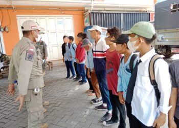 Banyak Warga Tak Pakai Masker, Satpol PP Cilegon Tangkepin Warga