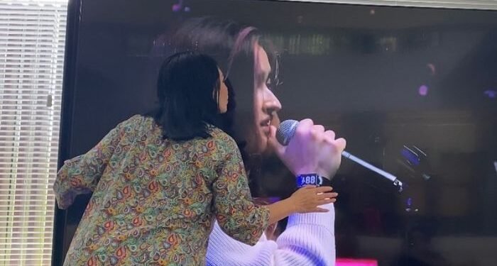 Stephanie Poetri Tampil di HITC 2021, Titi DJ Kangen Berat Sampai Cium Layar TV 1 Stephanie Poetri Tampil di HITC 2021, Titi DJ Kangen Berat Sampai Cium Layar TV