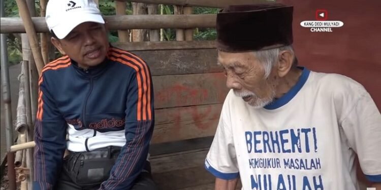 Kakek 121 Tahun Ini Nikah 7 Kali dan Masih Hafal Nama-nama Istrinya, Semuanya Gadis 1 Kakek 121 Tahun Ini Nikah 7 Kali dan Masih Hafal Nama-nama Istrinya, Semuanya Gadis