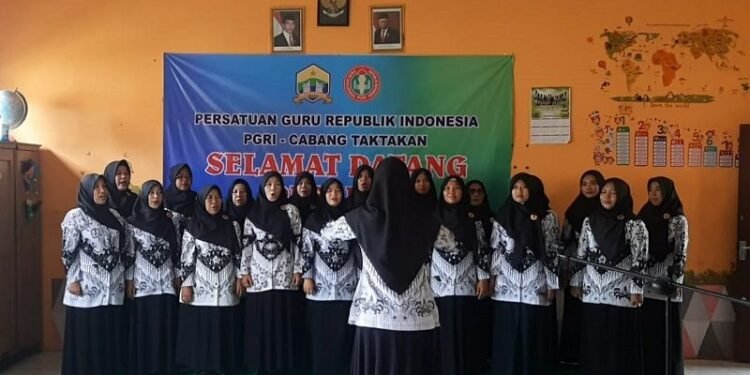 Puluhan Guru Ikuti Lomba Paduan Suara