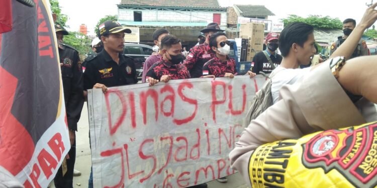Jalan JLS Masih Terendam AIr Hujan, Gempar Pertanyakan Proyek Sodetan 1 Jalan JLS Masih Terendam AIr Hujan, Gempar Pertanyakan Proyek Sodetan