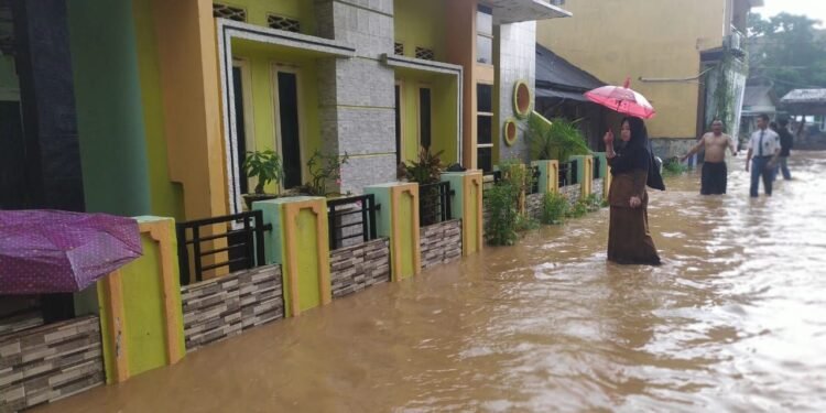 Cuaca Ekstrim di Lebak Masih Berpotensi, Warga di Dearah Rawan Banjir dan Longsor Diminta Waspada 1 Cuaca Ekstrim di Lebak Masih Berpotensi, Warga di Dearah Rawan Banjir dan Longsor Diminta Waspada