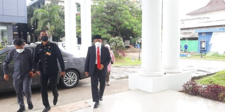 Pelantikan Eselon Pejabat Eselon II Molor Satu Jam, Masih Tarik Menarik Kepentingan? 1 Pelantikan Eselon Pejabat Eselon II Molor Satu Jam, Masih Tarik Menarik Kepentingan?