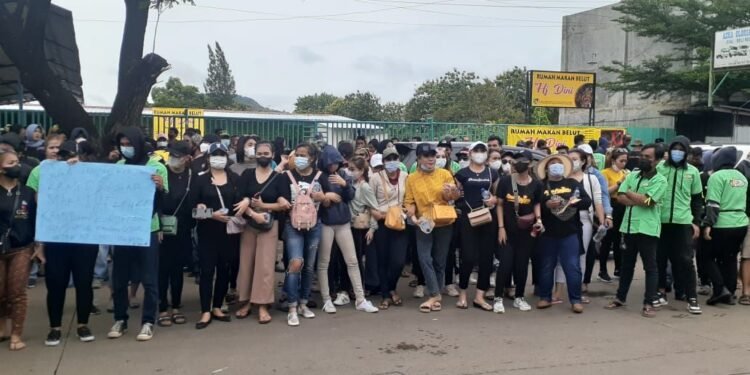 Sambil Berjoget Hadang Pembongkaran THM di JLS, Pemandu Lagu Teriak: Hidup Janda!