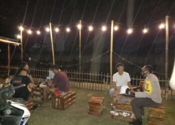 Pemuda di Kabupaten Serang Ini Buat Angkringan di Pinggir Saluran Irigasi, Tiap Malam Selalu Ramai