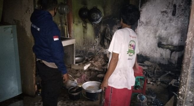 Gas Elpiji Diduga Jadi Pemicu Warung Penjual Bubur di Pandeglang Ludes Terbakar 1 Gas Elpiji Diduga Jadi Pemicu Warung Penjual Bubur di Pandeglang Ludes Terbakar