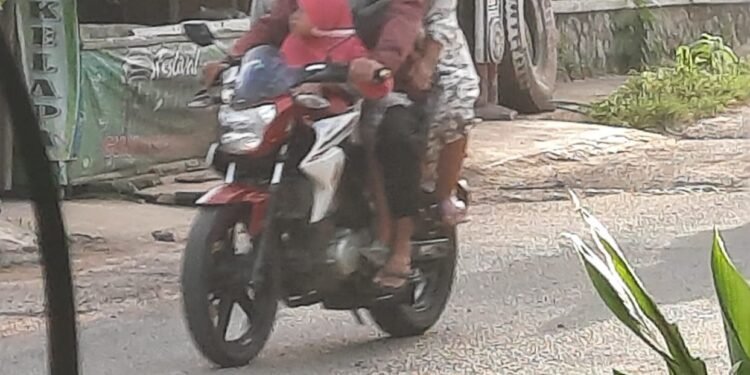 Sering Dihajar Truk Besar, Jalan Kuranji Kota Serang Rusak Parah dan Dikeluhkan Warga