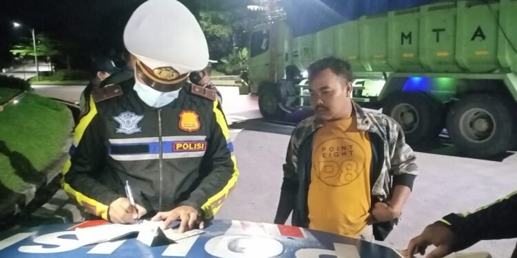 Kendala Hujan Deras, Razia Kendaraan Overload di Lebak hanya Dapat Lima Truk