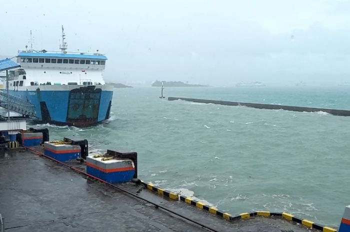 Gelombang Tinggi di Penyeberangan Merak-Bakauheni , Ini yang Mesti Diperhatikan Penumpang Kapal