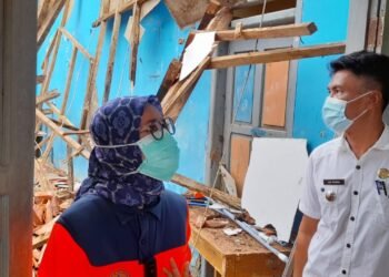 Biaya Perbaikan Ruang Kelas Ambruk di SMPN 1 Cibeber Diprakirakan Rp200 Juta 1 Tinjau Atap Ruang Laboratorium SMPN 1 Cibeber yang Roboh, Bupati Lebak: Langsung Diperbaiki Tahun Ini