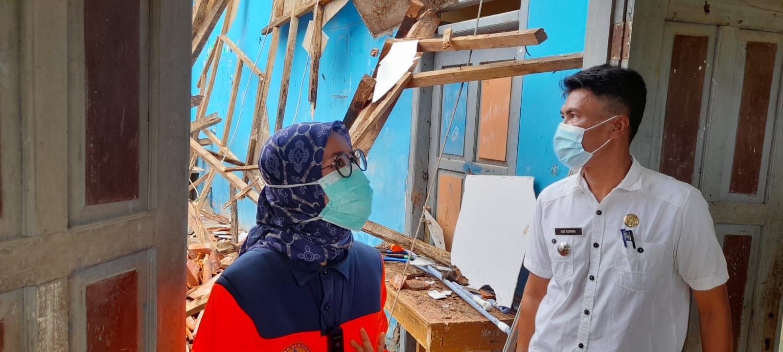 Biaya Perbaikan Ruang Kelas Ambruk di SMPN 1 Cibeber Diprakirakan Rp200 Juta 1 Tinjau Atap Ruang Laboratorium SMPN 1 Cibeber yang Roboh, Bupati Lebak: Langsung Diperbaiki Tahun Ini