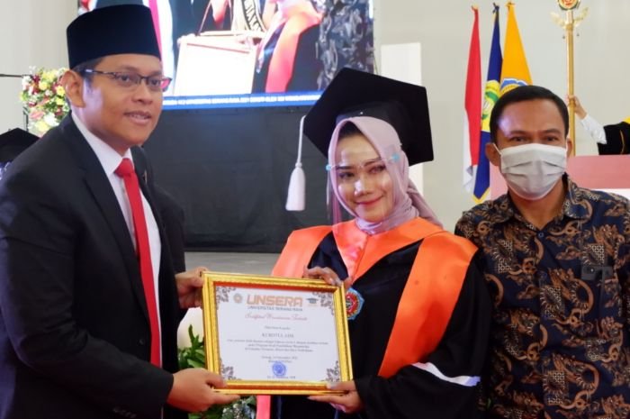 Digelar Secara Tatap Muka, 300 Mahasiswa Unsera Ikut Wisuda Gelombang II 1 Digelar Secara Tatap Muka, 300 Mahasiswa Unsera Ikut Wisuda Gelombang II