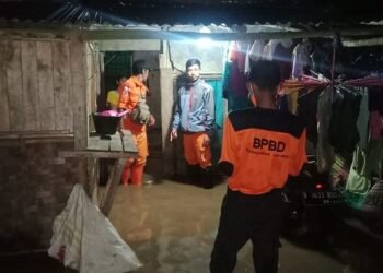 Dua Desa di Kabupaten Serang Direndam Banjir, 1.230 KK Terdampak Butuh Pertolongan 5 Dua Desa di Kabupaten Serang Direndam Banjir, 1.230 KK Terdampak Butuh Pertolongan