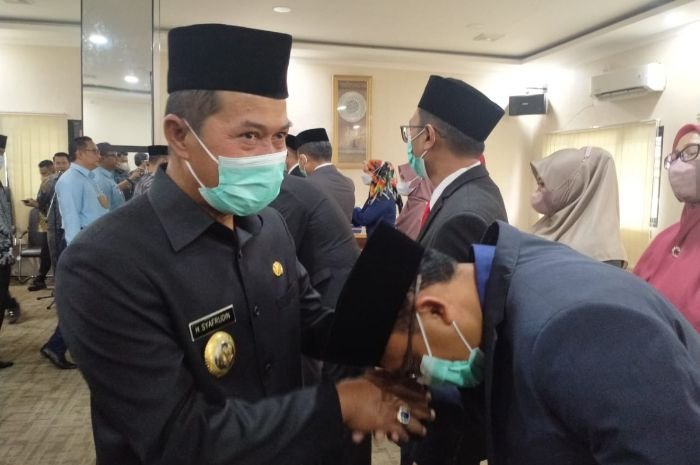 Walikota Serang Beri Tugas Khusus Kepada 7 Pejabat Eselon II yang Baru Dilantik, Sanggup? 3 Walikota Serang Beri Tugas Khusus Kepada 7 Pejabat Eselon II yang Baru Dilantik, Sanggup?