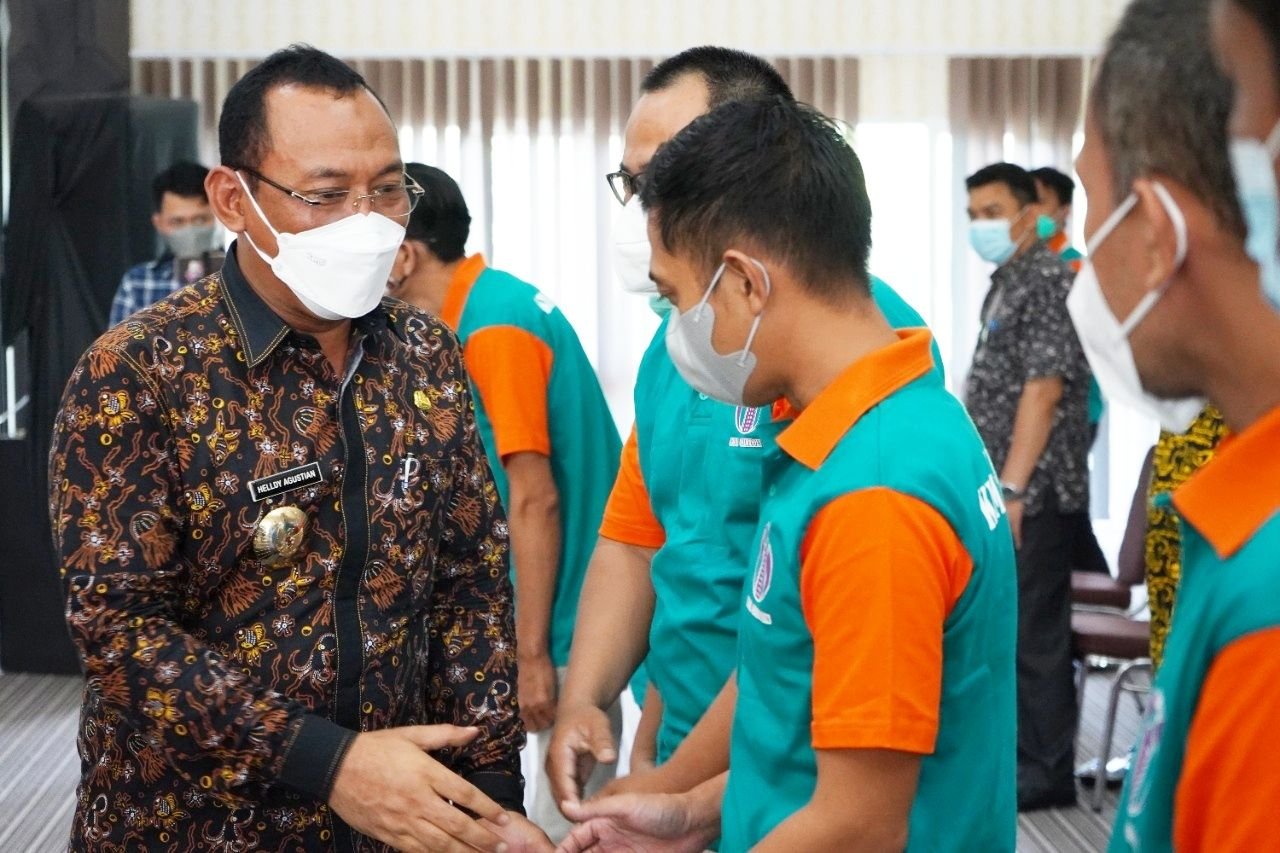 Lantik Pengurus KIM, Helldy Minta KIM Jadi Penyaring Informasi Bagi Masyarakat 5 Lantik Pengurus KIM, Helldy Minta KIM Jadi Penyaring Informasi Bagi Masyarakat