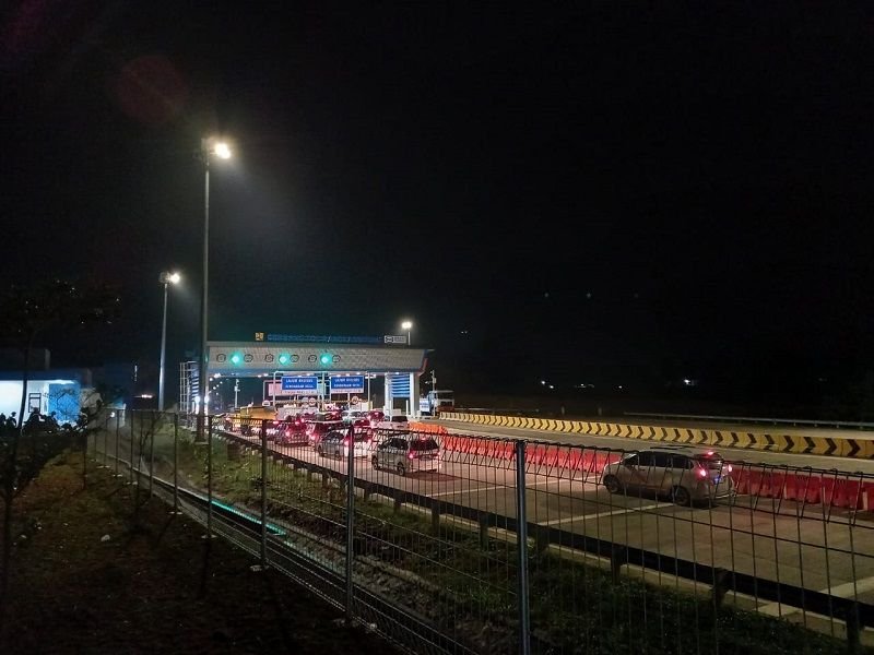 Gila Mahalnya, Tol Serang-Rangkasbitung Ramai oleh Kendaraan di Hari Pertama Pemberlakuan Tarif